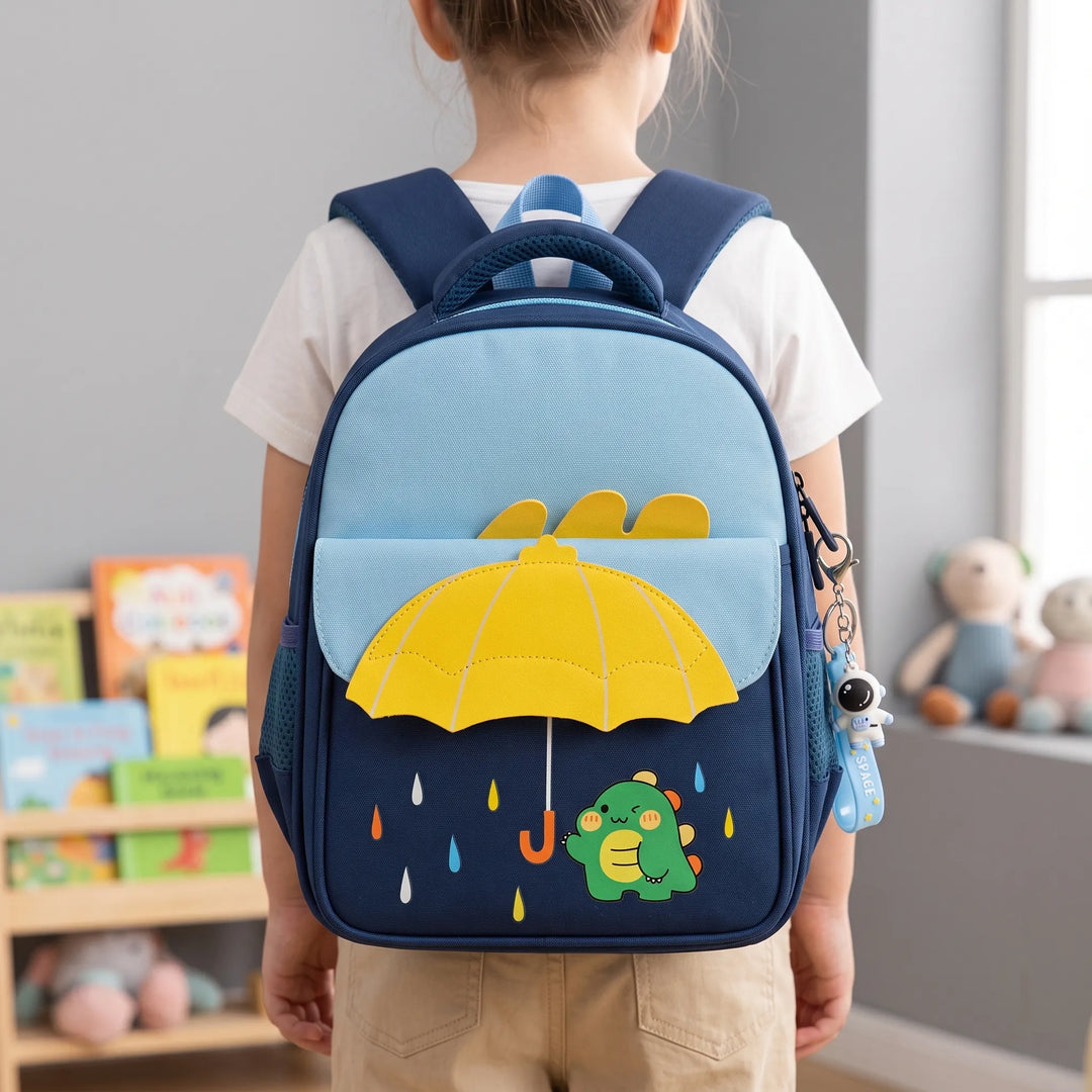 Barnryggsäck med färgglatt tecknat motiv för skolan. Bekväm och rymlig för alla barn.