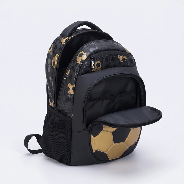 Slitstark nylonryggsäck för skolan, med fotbollsdesign och gott om plats för böcker.