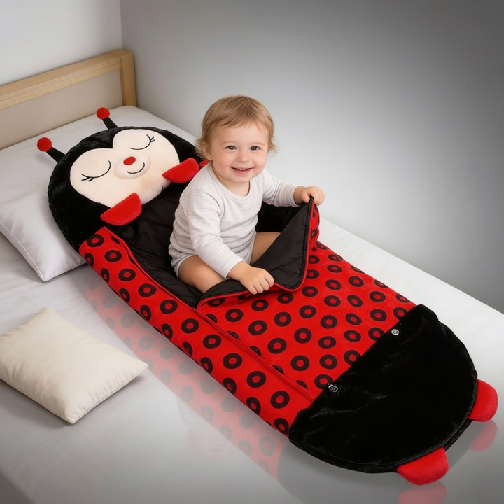 Mysig och skön djursovsäck redo för pyjamasparty och lek