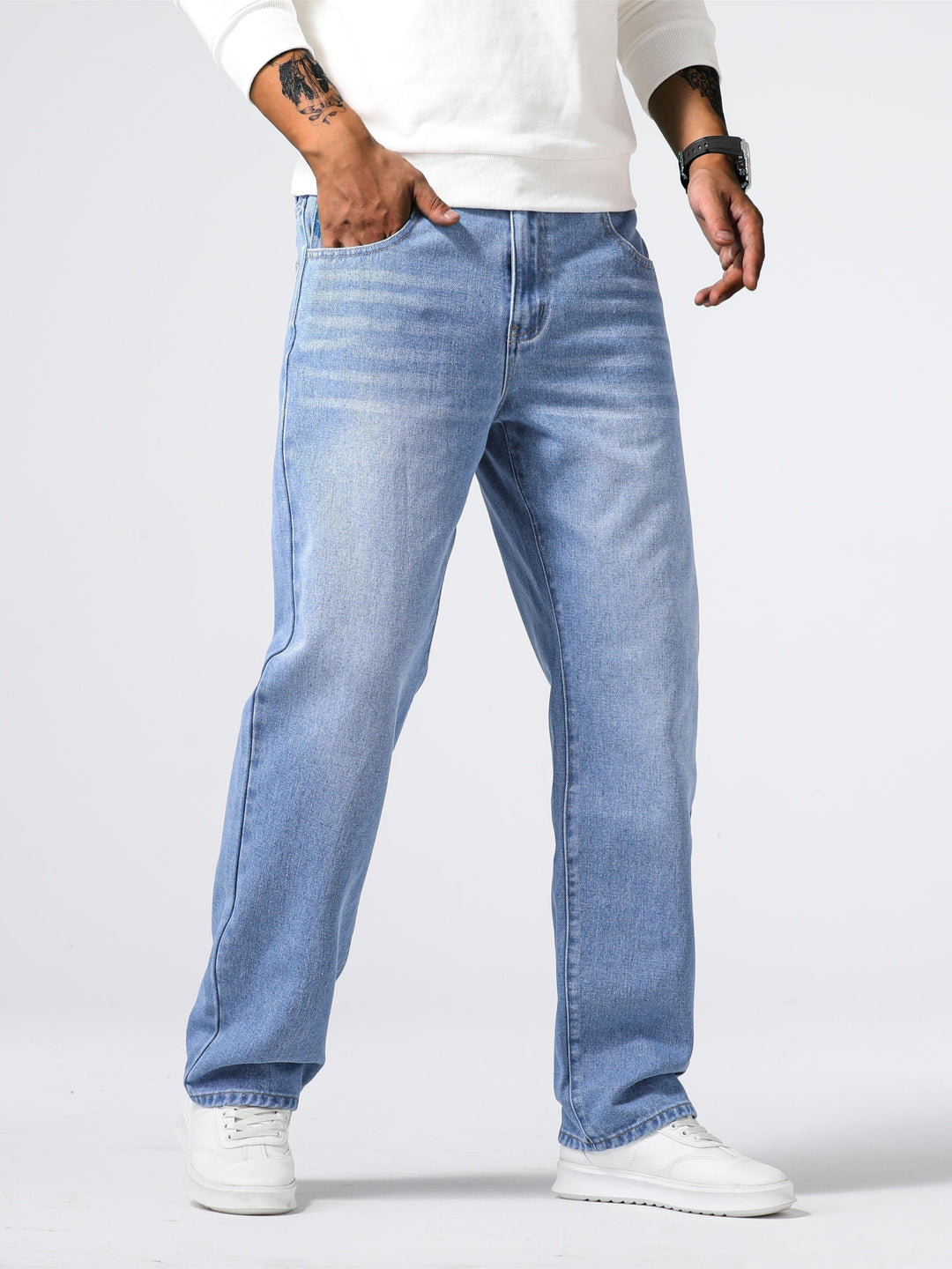 Detaljbild på slitstarka sömmar på herrmode jeans