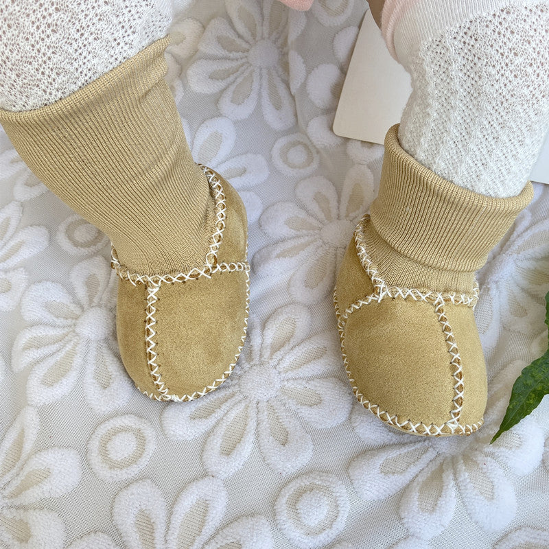 "Bebis vinterstrumpor med anti-slip, fodrade i bomullsull, hög rör design, elastisk passform i ljusa färger."