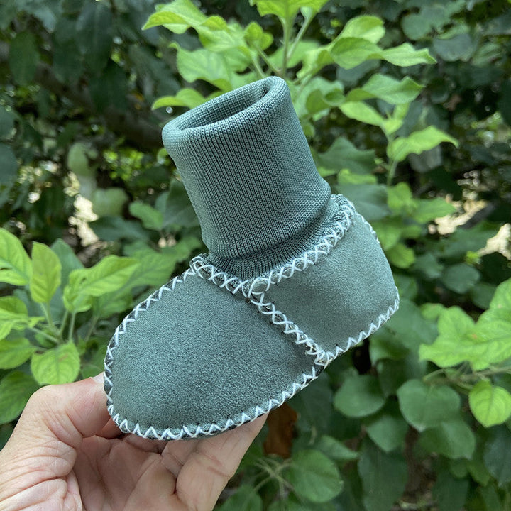 "Bebis vinterstrumpor med anti-slip, fodrade i bomullsull, hög rör design, elastisk passform i ljusa färger."
