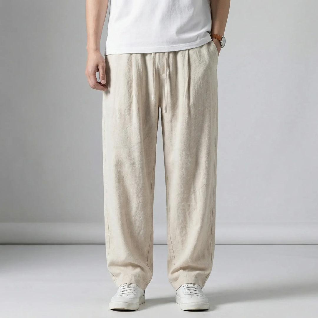 Bekväma vida herrbyxor i baggy fit, modell Xavier, i beige. Idealiska för en avslappnad och modern casual look.