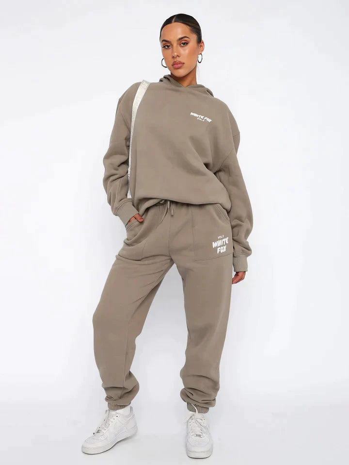 Damkläder: Elise hoodie pullover. Bekvämt & stilrent träningsset för hösten, perfekt för gym & fritid.