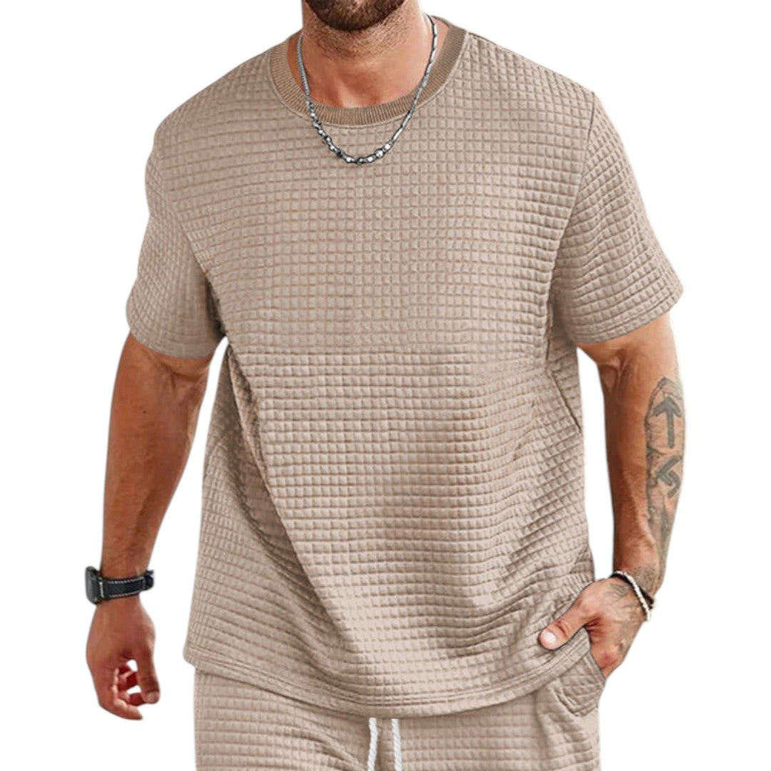 Bekväm herr-t-shirt i kaki med strukturerad yta och rund hals. Stilren kortärmad t-shirt för vardag och sommar.