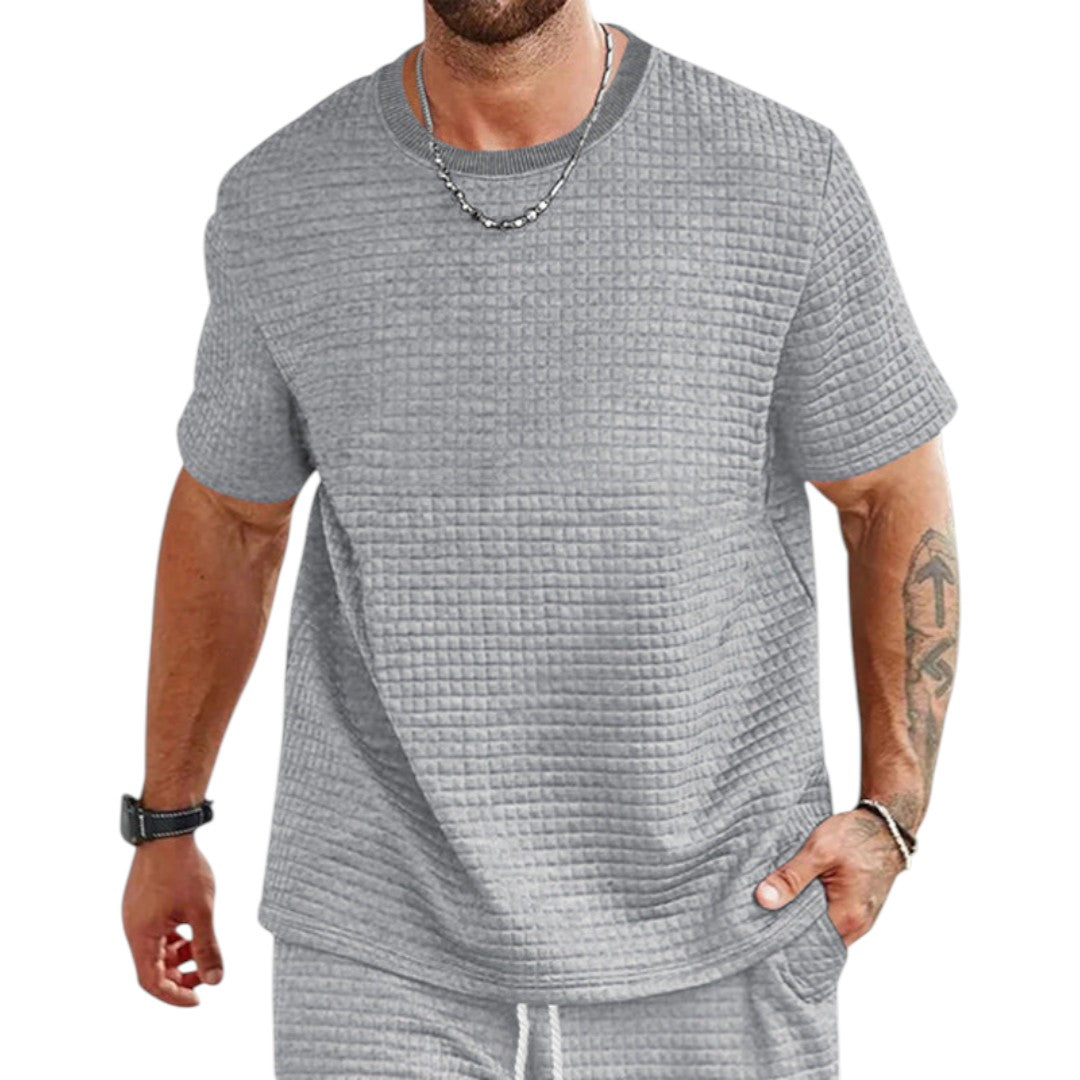 Ljusgrå kortärmad herr-t-shirt med strukturerad yta. Bekväm rund hals t-shirt, stilren för vardag och sommar.