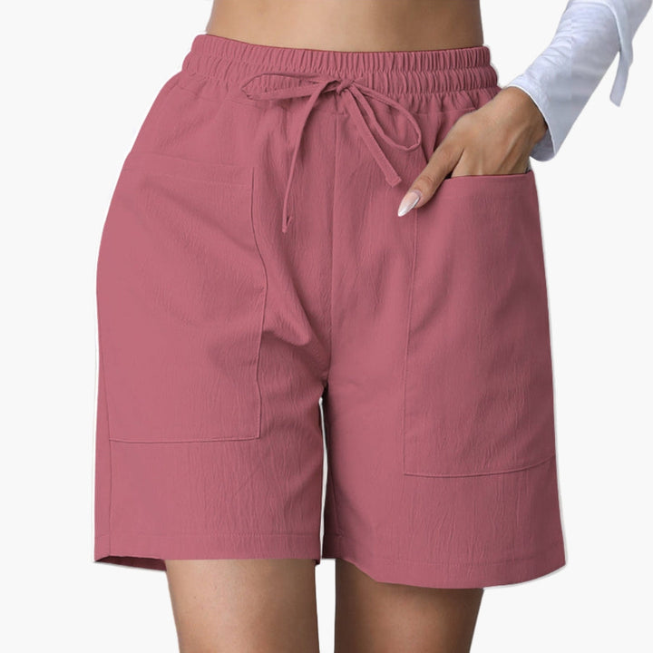 Chica dambyxor med vida ben, elastisk midja och pull-on design, perfekt för en modern look.