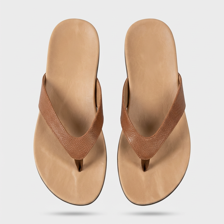 Platta damsandaler för semesterresa. Bekväma slip-in sommarsandaler med bred rem, perfekta sommarstil skor.