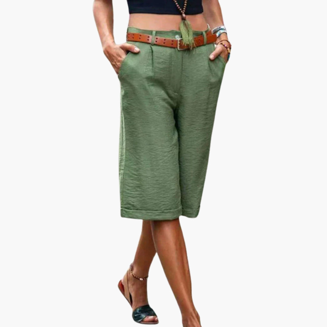 Stilrena och bekväma damshorts med elastisk midja. Idealiska vardagsshorts för sommaren, finns i flera färger.