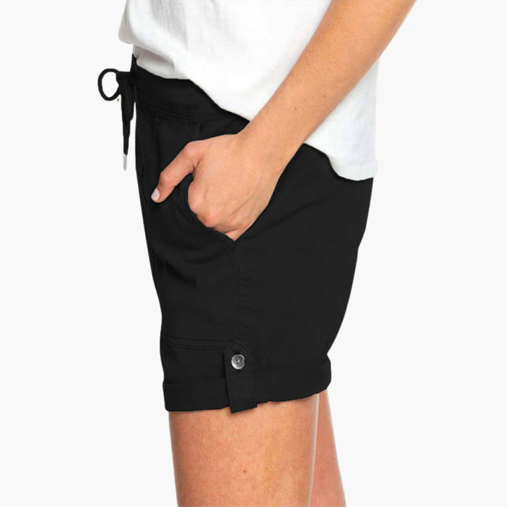 Damshorts i avslappnad passform med bekväm justerbar midja för optimal komfort och passform.