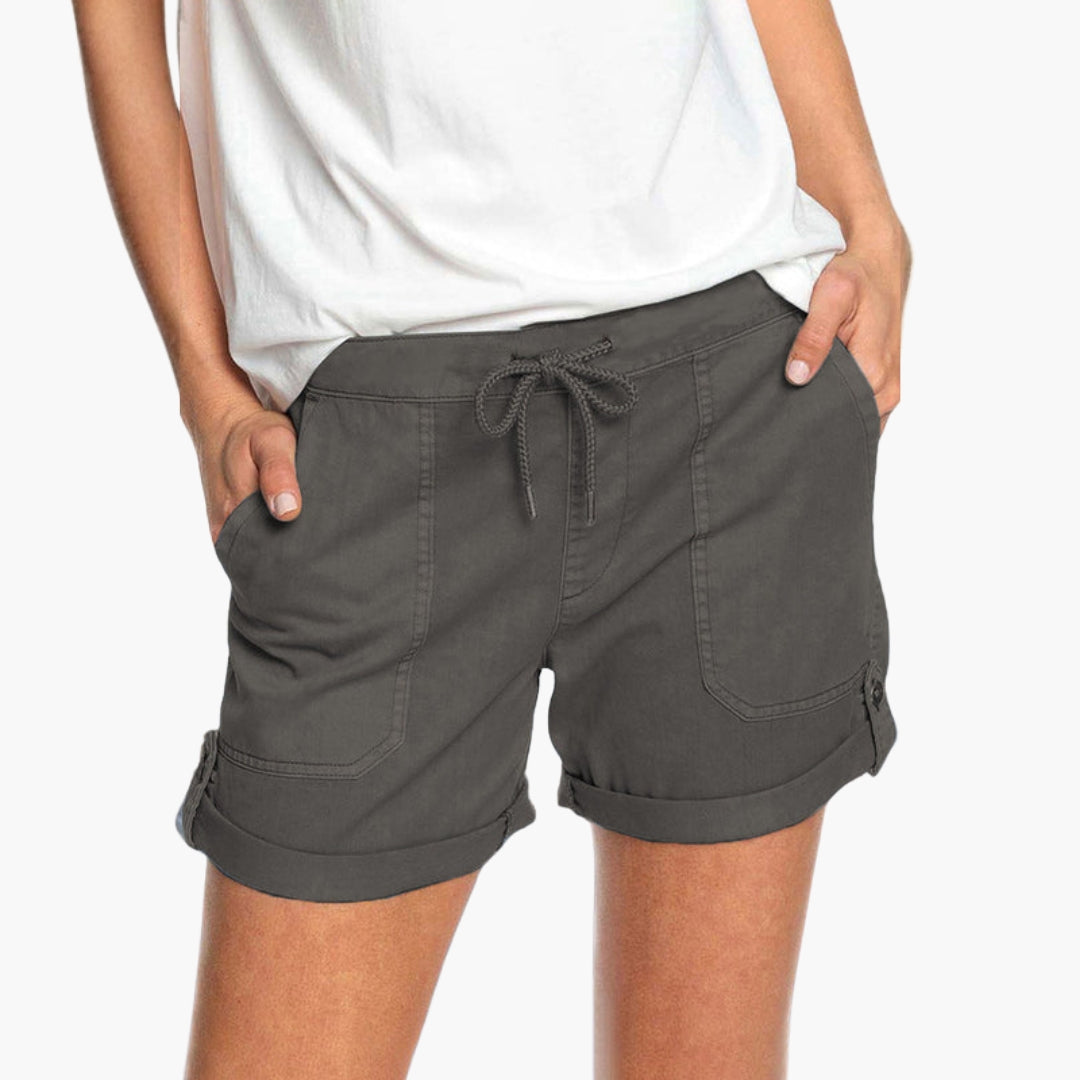 Lätta sommarshorts för dam, idealiska för varma dagar. Bekväma vardagsbyxor med svalkande känsla.