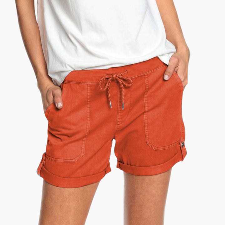 Enkla att ta på, dessa pull-on damshorts erbjuder bekväm passform. Perfekta för snabba outfits.