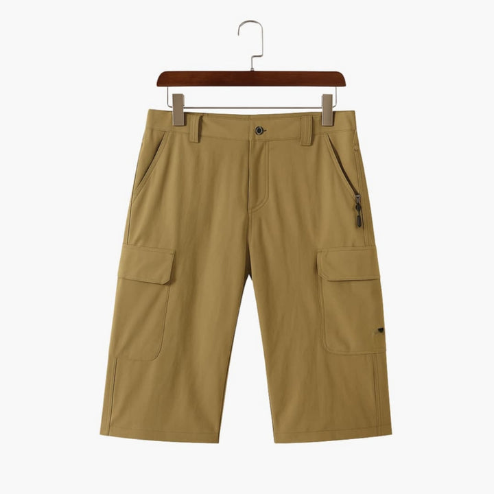 Mångsidiga gråa herr bermuda shorts med cargo fickor. Bekväma för sommarens äventyr.