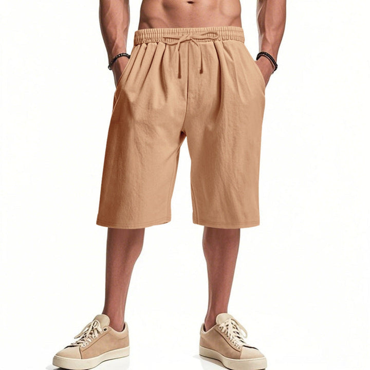 Mjuka herrshorts med bekväm passform. Avslappnad stil med dragsko och fickor för herrmode.