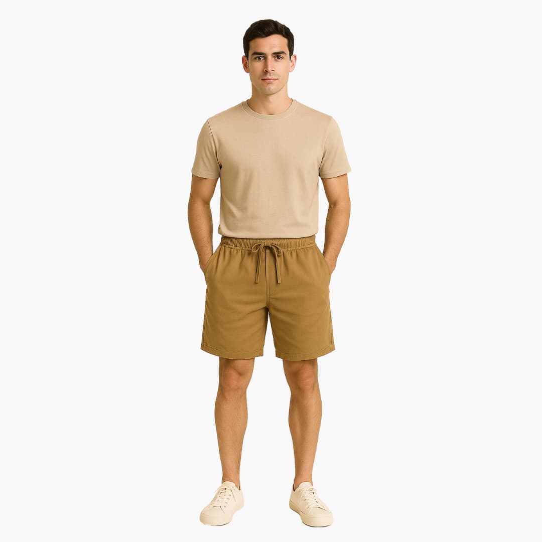 Stilrena medellånga herrshorts i marinblått med elastisk midja och praktisk dragsko för sommarfritid.