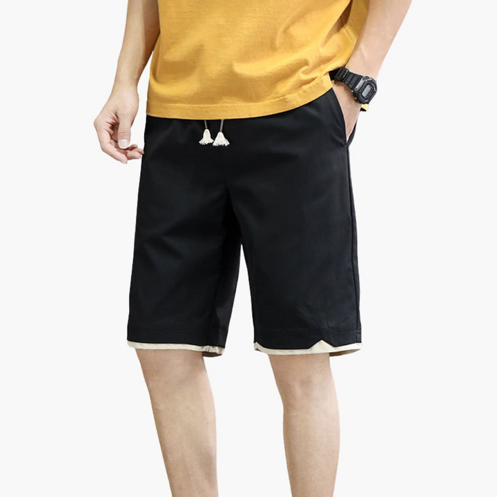 Detaljbild: Elastisk midja och justerbar dragsko på herrshorts för optimal komfort och passform.