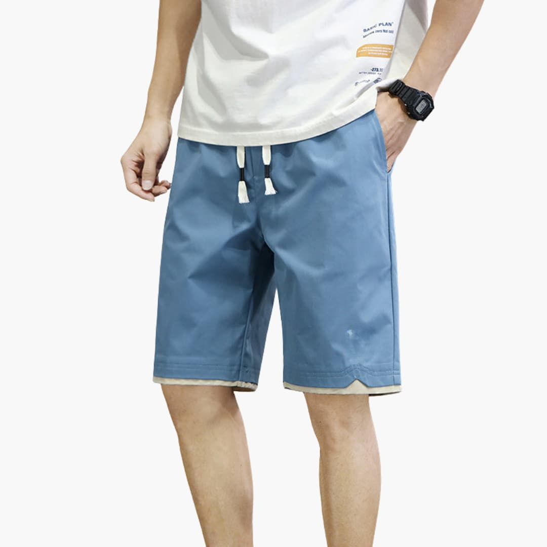 Blåa herrshorts med dragsko och resårmidja. Idealiska fritidsshorts för sommaren, finns i flera storlekar.