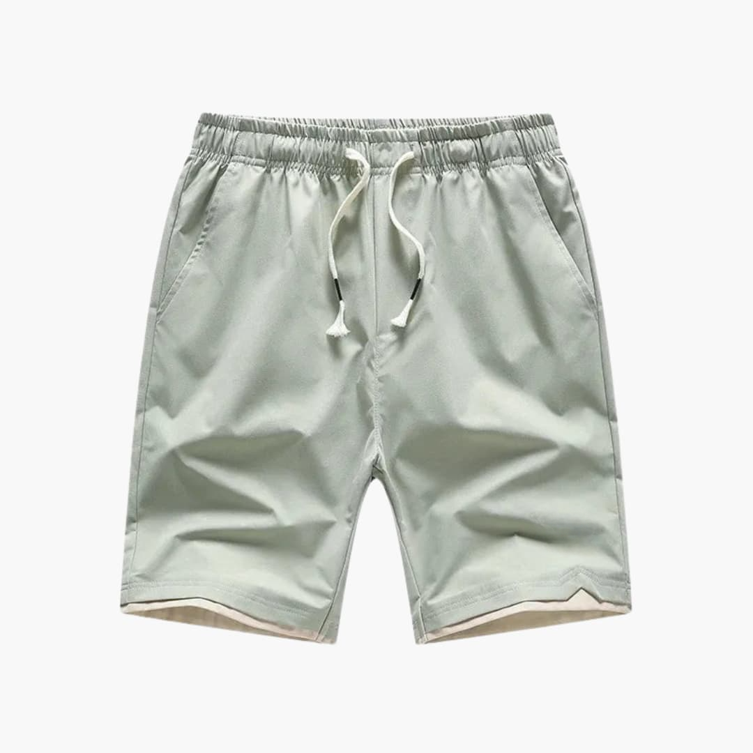 Gröna sommarshorts för herrar, med bekväm elastisk midja och praktisk dragsko. Perfekta för vardag och sport.