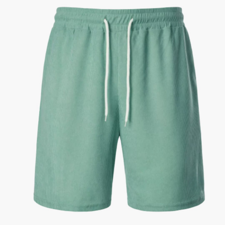 Herrshorts i ribbat material med dragsko & sidofickor, perfekt för en bekväm sommarlook.