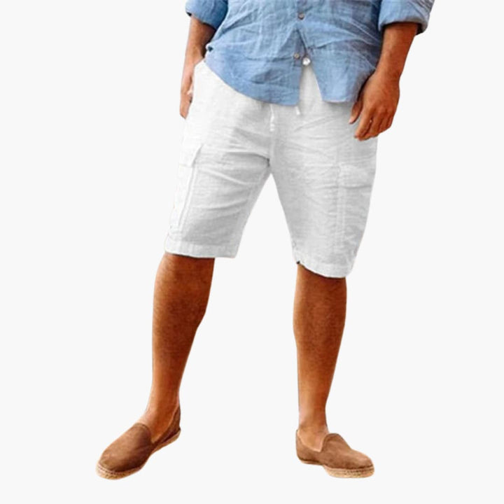 Bekväma herrshorts med stilren design, perfekta för fritid. Knälånga shorts med praktiska fickor.