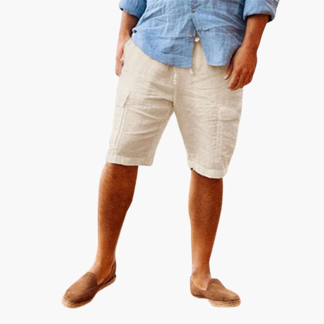 Herrshorts med praktiska fickor, knälånga och bekväma. Stilrena shorts för herrkläder och casual fritidsbruk.