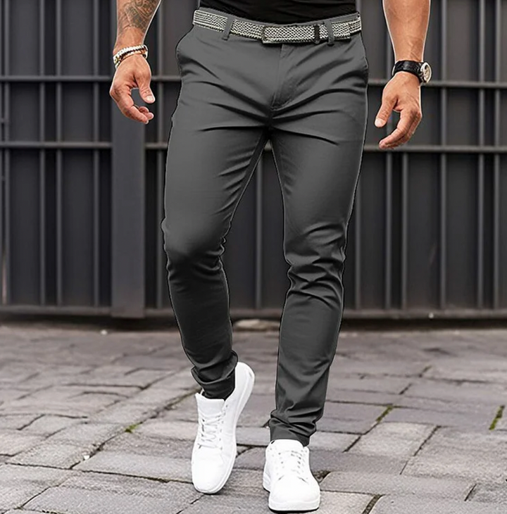 Bekväma & stilrena herrbyxor i business casual-stil, perfekta för vardag och fritid. Mångsidiga herrkläder.