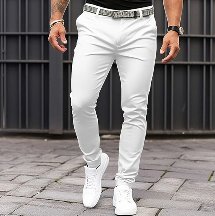 Nya, lediga herrbyxor i mode. Kombinera komfort med stil för en modern look, perfekta som business casual byxor.