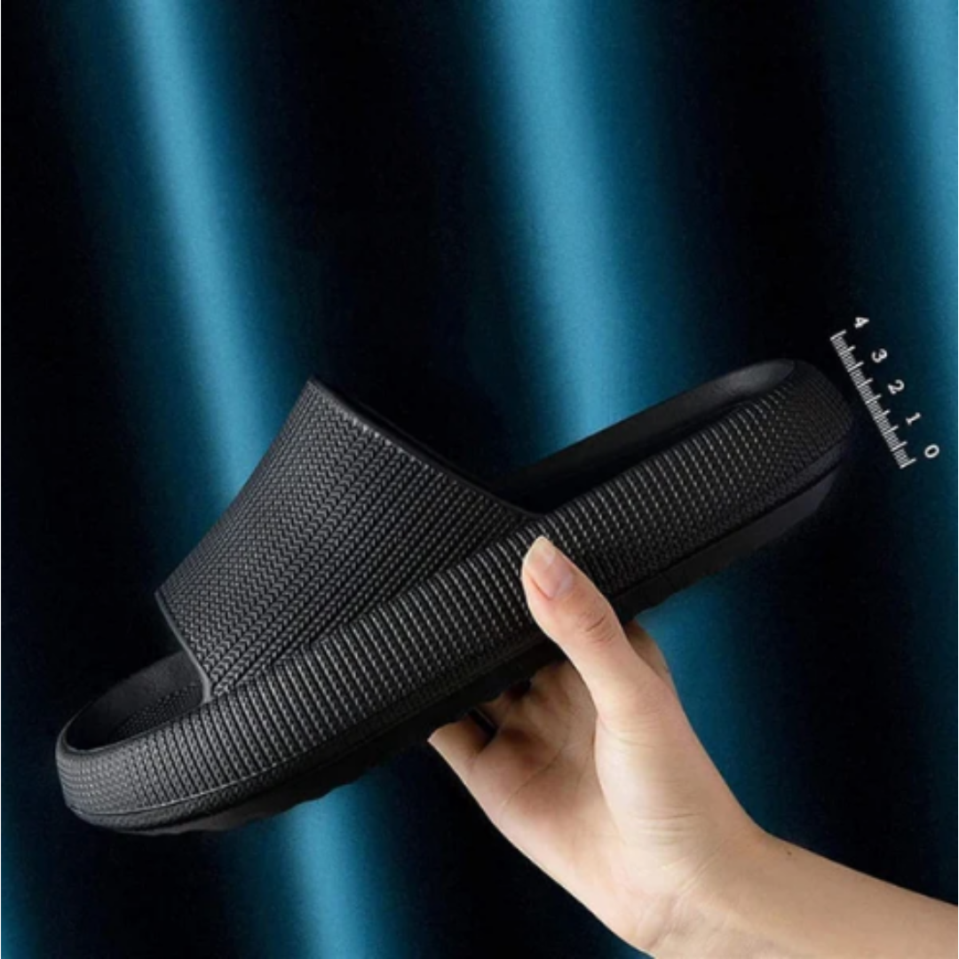Ergonomiska tofflor med tjock, stötdämpande EVA-sula ger stöd och avlastning åt trötta fötter.