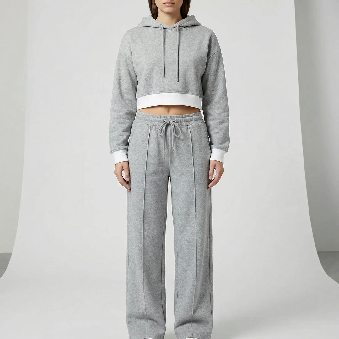Dam loungewear set i casual stil "Savannah". Bekväm hoodie & vida byxor. Perfekt för en avslappnad look.