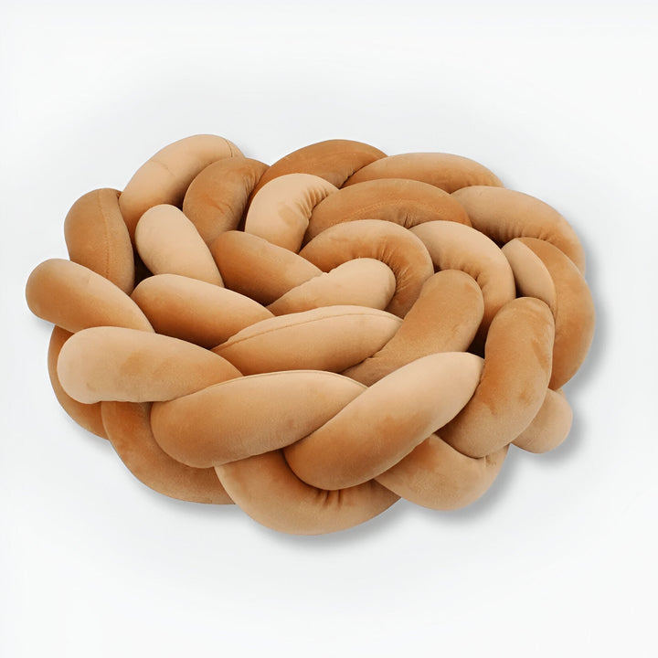 Mysig flätad kudde som sprider elegans i vardagsrummet
