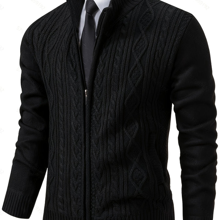 Herrs svart texturerad zip cardigan framifrån med skjorta och slips