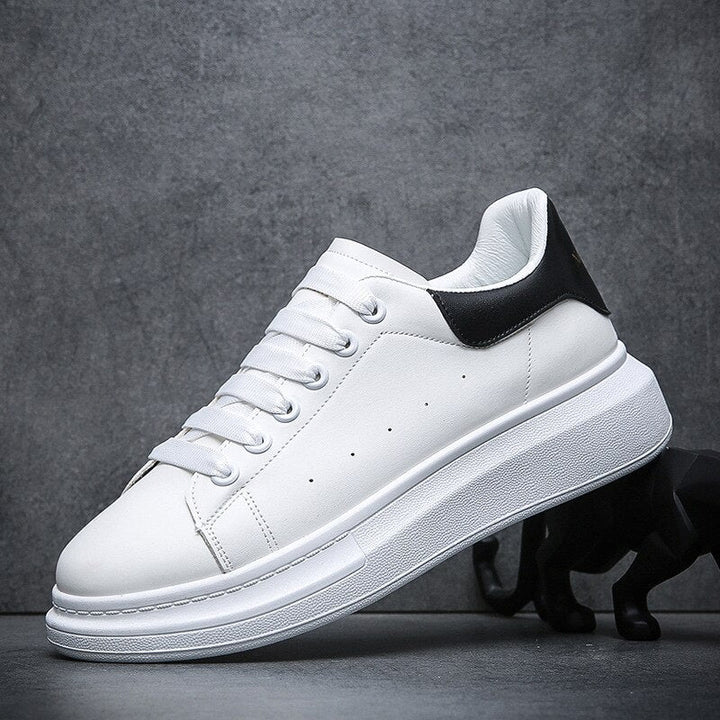 Lätta vita dam sneakers med stilren design för vardagsbruk