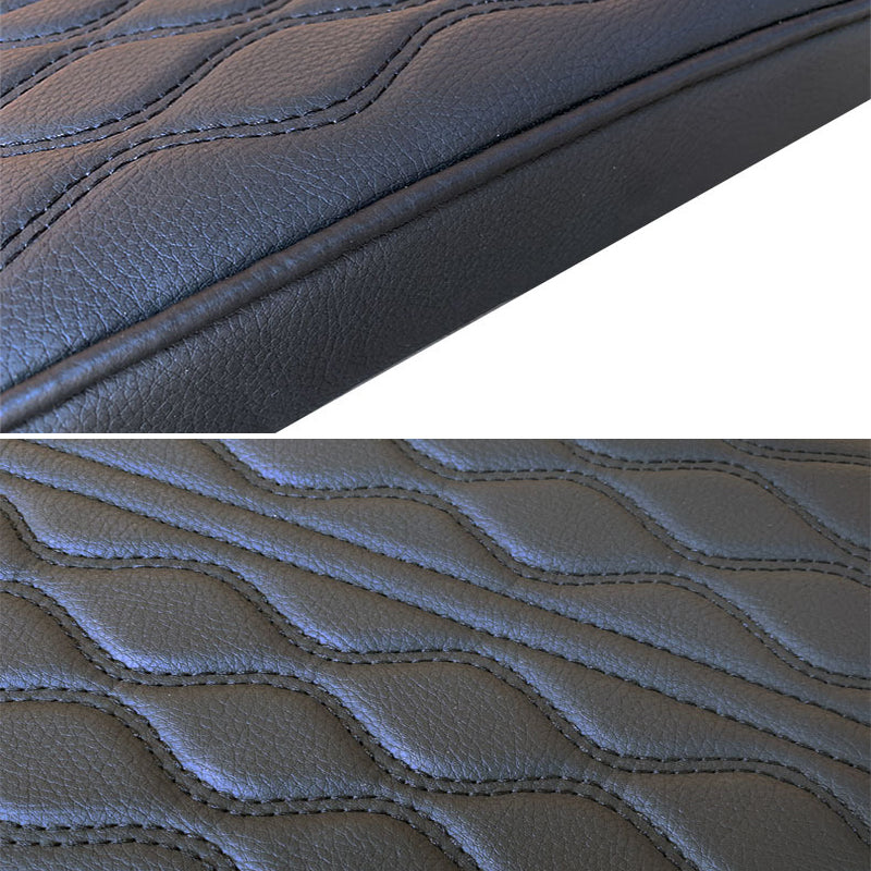 Bilens armstödslåda i memory foam i elegant svart mikrofiberläder, stilrent designad för komfort och skydd mot smuts och slitning