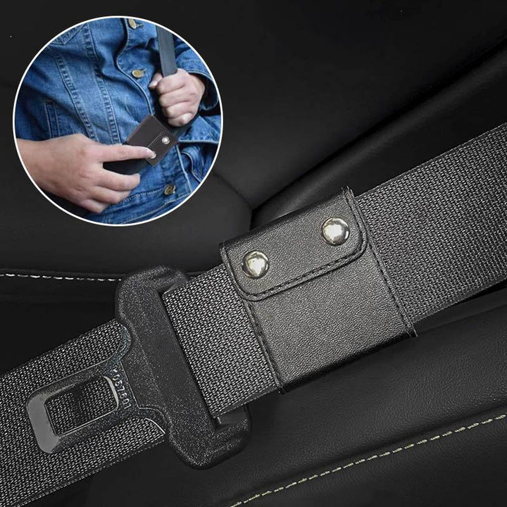 "Bilbältejusterare i premiumläder, brun färg, säker och bekväm för barn och vuxna i bilen."