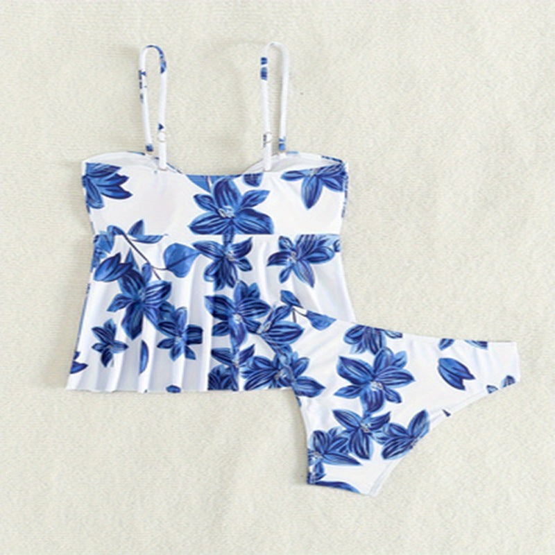 Blommigt tankini-set i dammodell med trendiga högskurna trosor. Bekväma och snygga badkläder för soliga dagar.