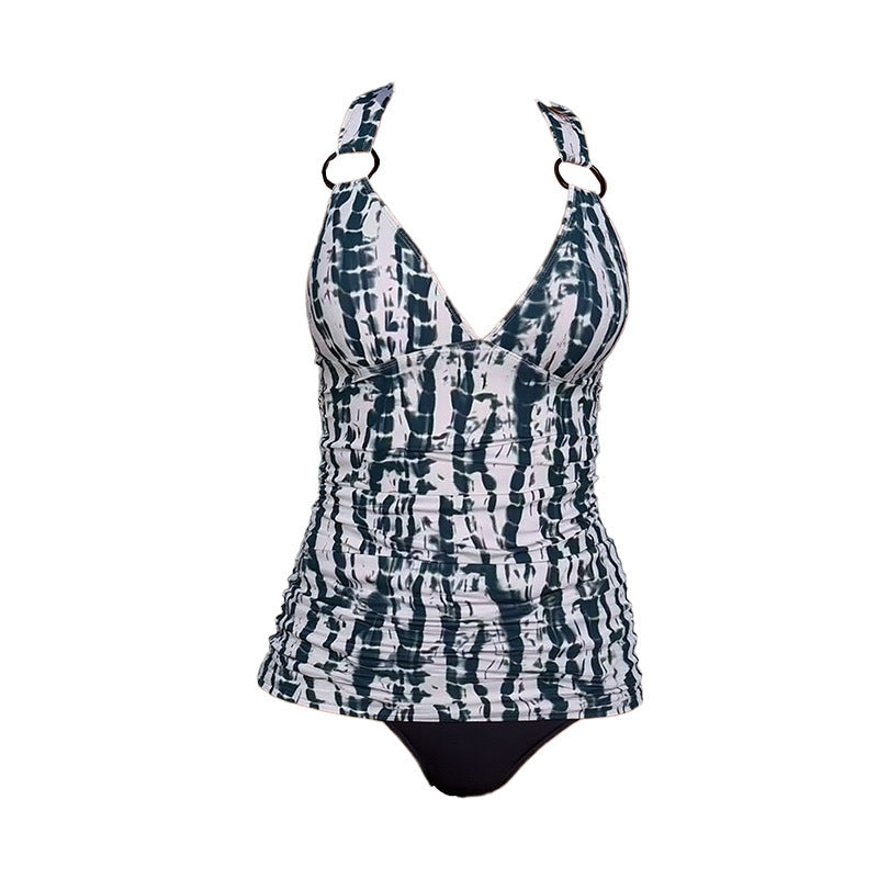 Blå dam tankini i mjukt badklädesmaterial med modern vikdesign. Snyggt strandmode för sommarens aktiviteter.