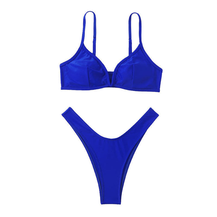 Stilfull blå damtriangelbikini, med justerbar V-ringning och bekväm högskuren trosa, idealisk för badmode.