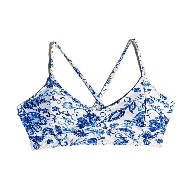 Justerbar blå triangel bikini topp för damer. Trendigt blommönster, perfekt för sommarens strandmode.