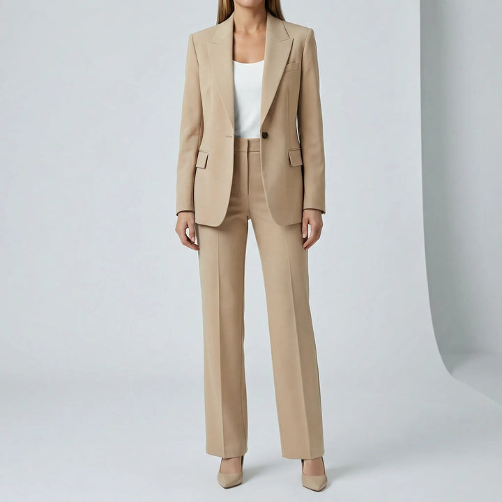 Tvådelat damset i elegant stil. Bekvämt för avslappnad vardag, modernt set för damkläder.