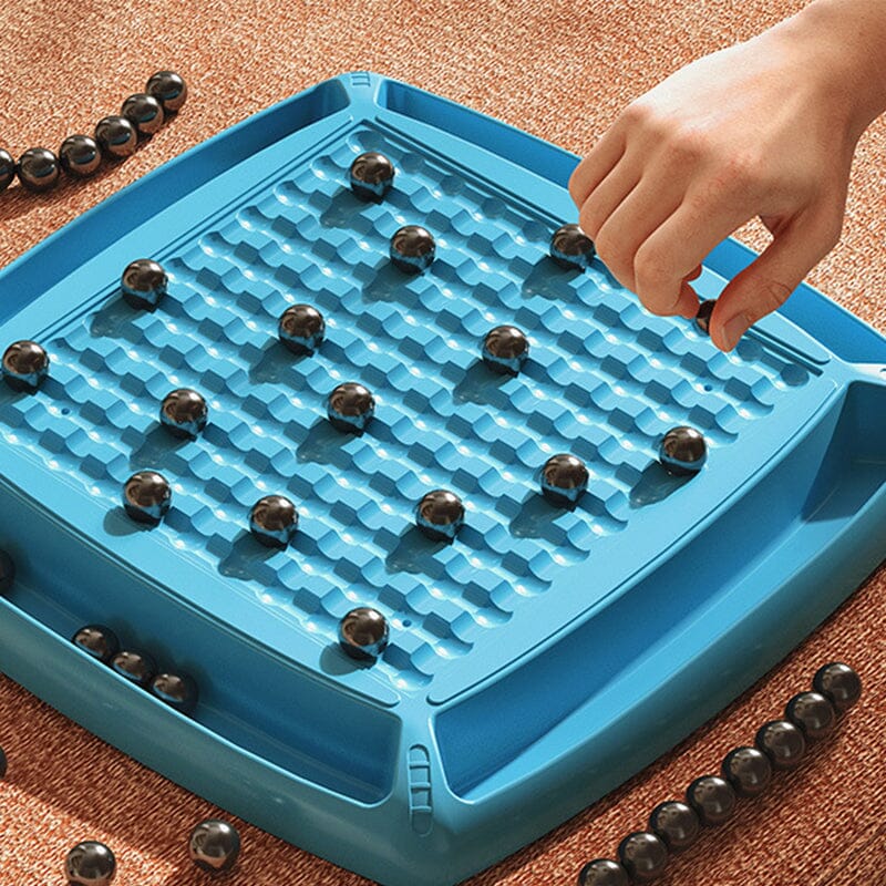 Blå magnetiska schackpjäser för barn, ergonomiska och släta, perfekta för strategisk lek och kognitiv utveckling.
