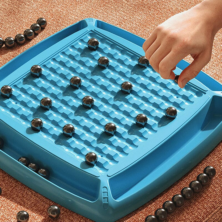 Blå magnetiska schackpjäser för barn, ergonomiska och släta, perfekta för strategisk lek och kognitiv utveckling.