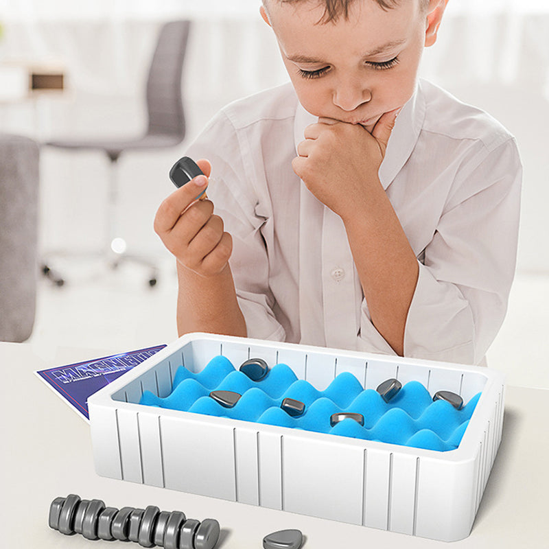 Blå magnetiska schackpjäser för barn, ergonomiska och släta, perfekta för strategisk lek och kognitiv utveckling.