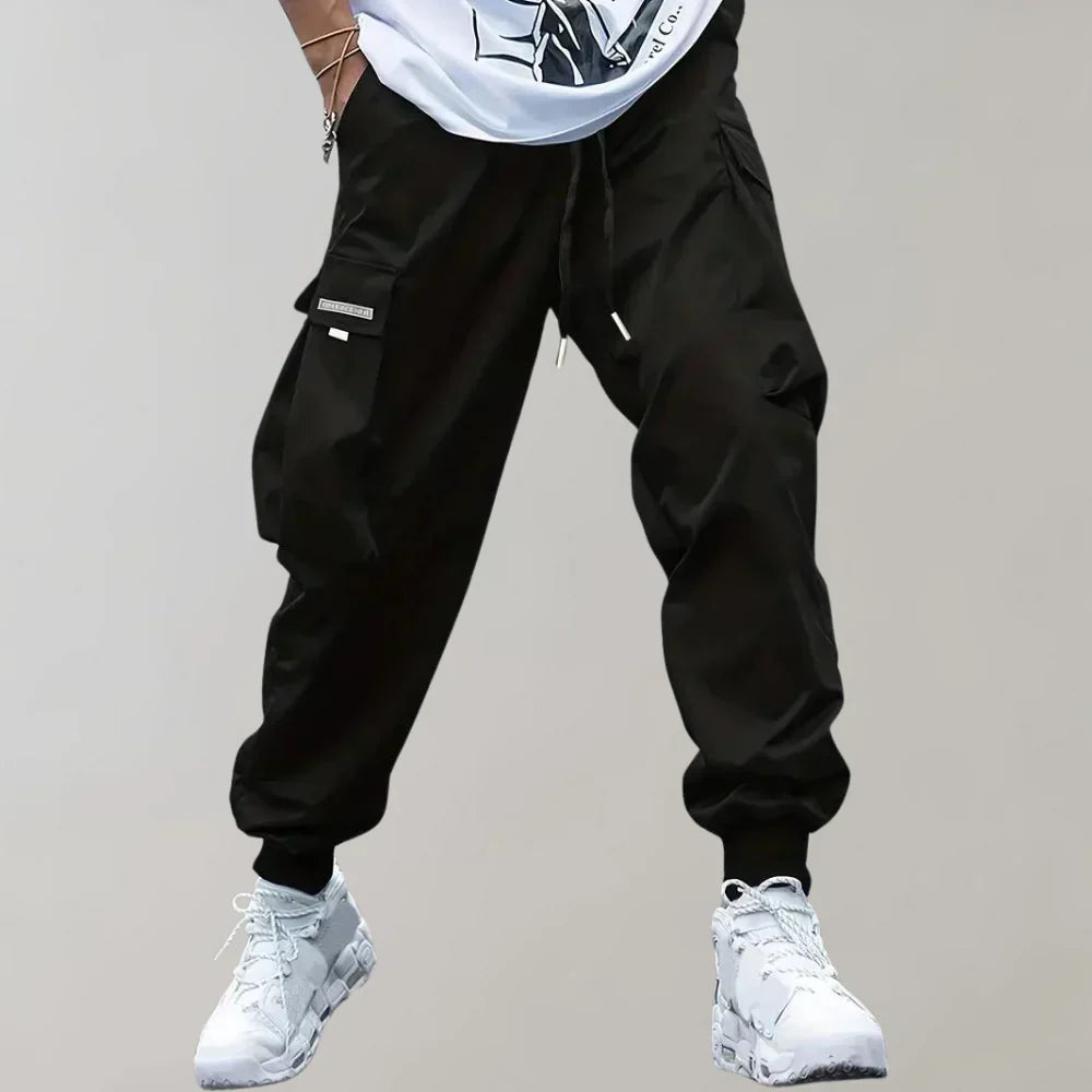 Snygga svarta cargobyxor för män i streetwear-stil