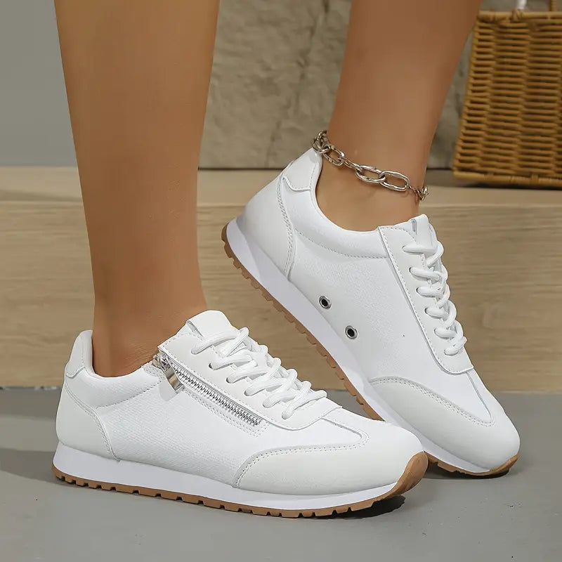 Vita dam sneakers med dragkedja och vit sula