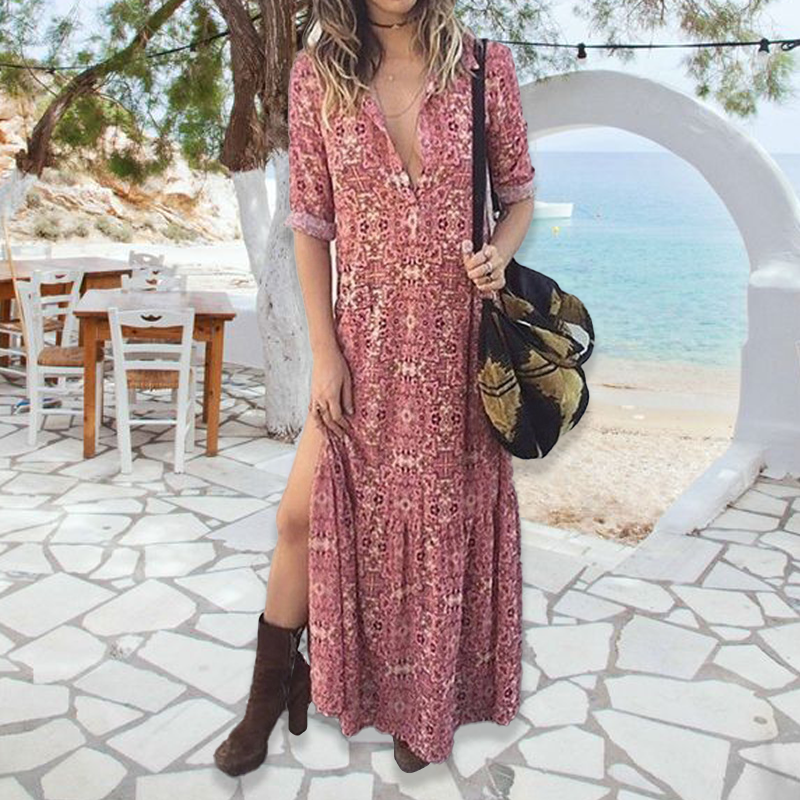 "Blommig Boho maxiklänning med V-hals och halvhylsor, mjölksilkesmaterial, perfekt för sommarens eleganta och lediga look."