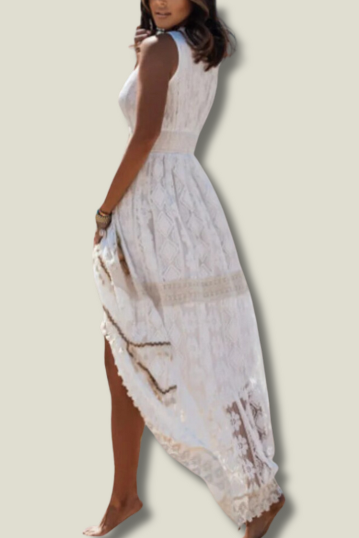 Elegant V-ringad bohemisk maxiklänning i ärmlös design. Perfekt damklänning för sommar och vardag i boho stil.
