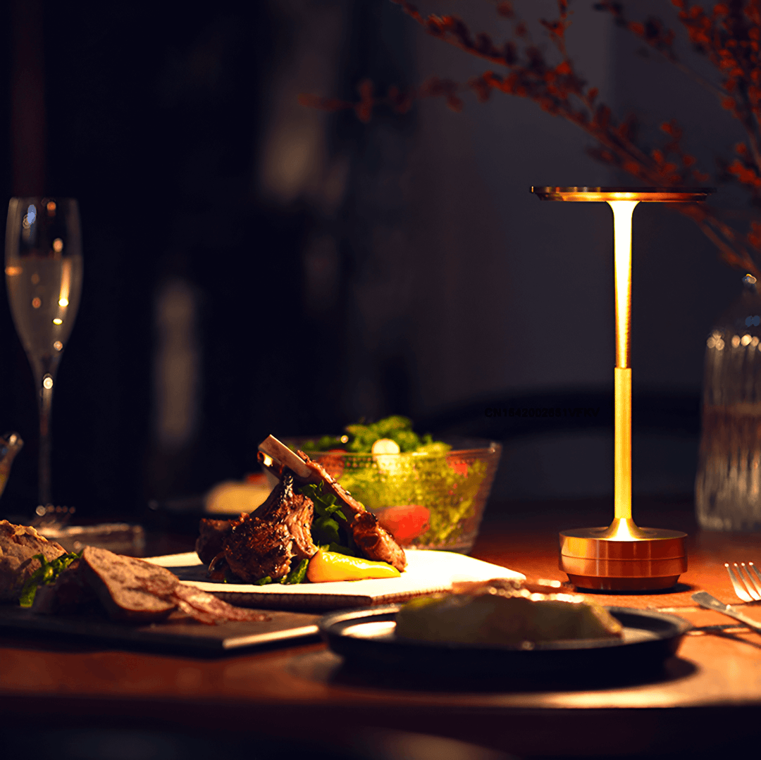 Smidig sladdlös lampa placerad som elegant inredningsdetalj