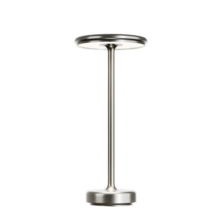 Elegant silverfärgad trådlös bordslampa placerad på en yta