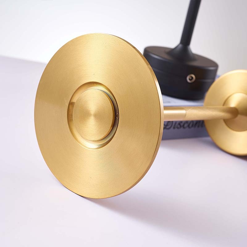 Modern touchlampa i stilren design för mysig belysning