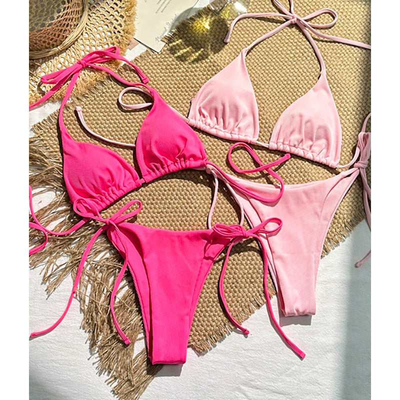 Brunröd triangelbikini för dam med justerbara band och vaddering, perfekt för strand & sommarsimning.